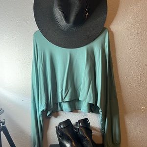 Long sleeve crop top